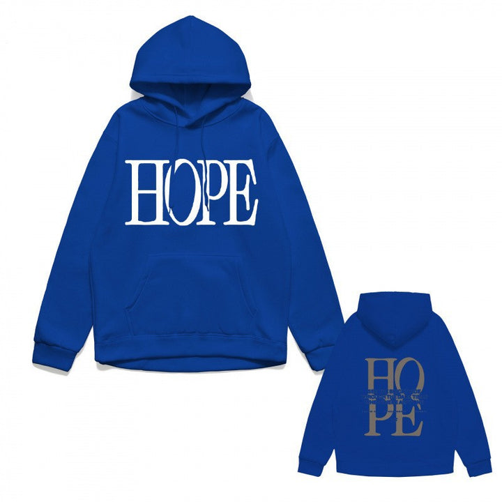 Kvindernes hoodie med iøjnefaldende bogstaver og praktisk designet kængurulomme Skovae