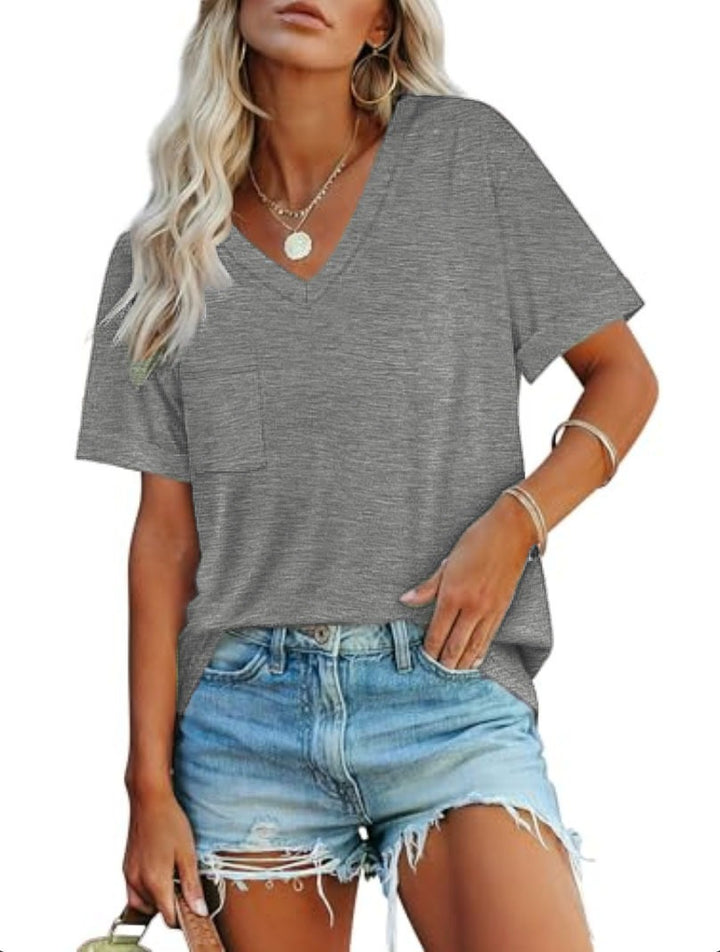 Dame Casual V-hals T-shirt med brystlomme og løs pasform Stilla