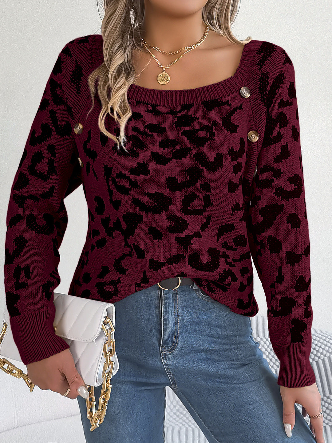 Dame striktrøje med leopardmønster og dekorerede knapper Stilla