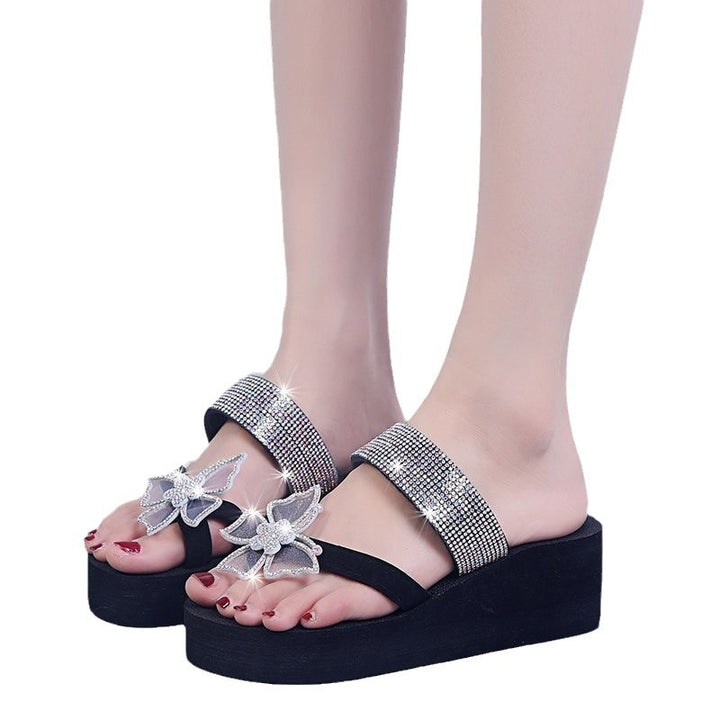 Dame Glamourøse Tåsplit Sandaler med funklende Strassdetaljer og elegante Sommerfugl accenter Stilla
