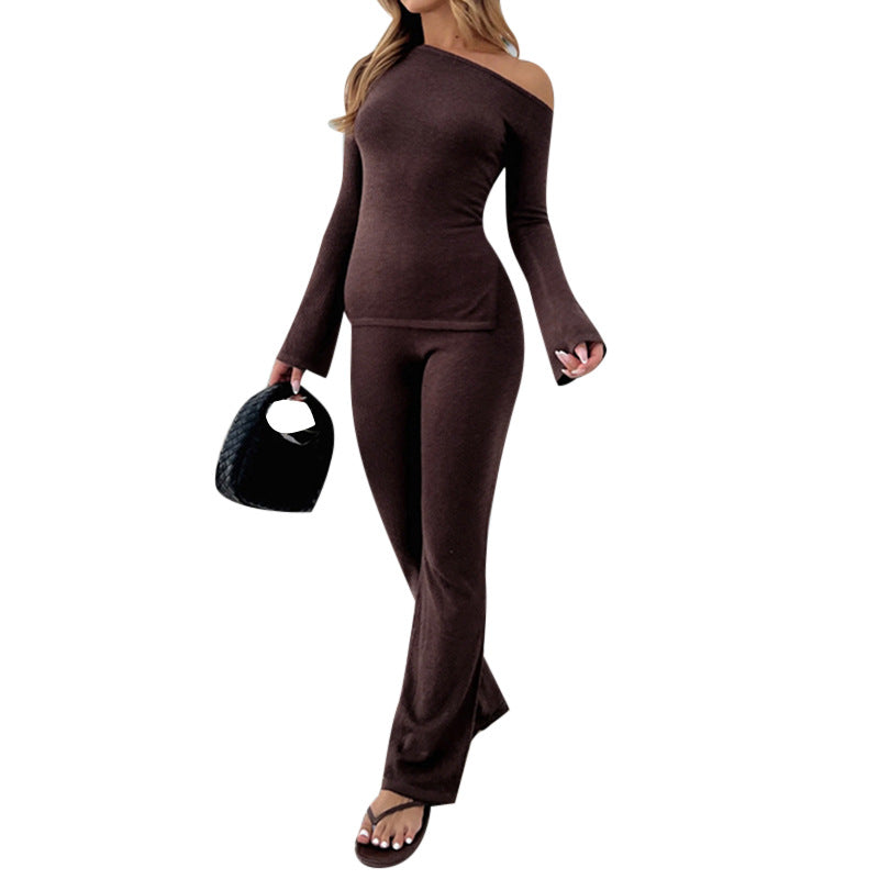 Kvinders jumpsuit med off-shoulder design og trendy flared cut