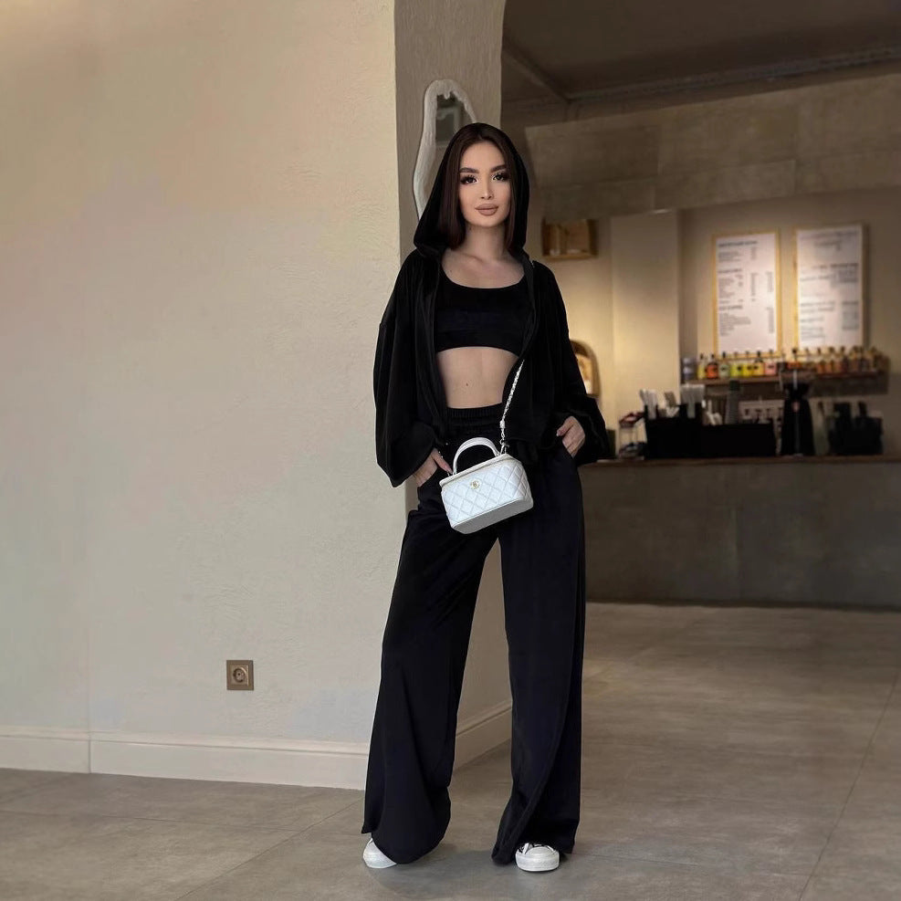 Kvinders stilfulde fløjl loungewear sæt med cropped top og behagelige bukser Skovae