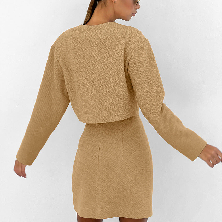 Dame Mode Minikjole med Crop-Jakke og elegante Knapdetaljer Stilla