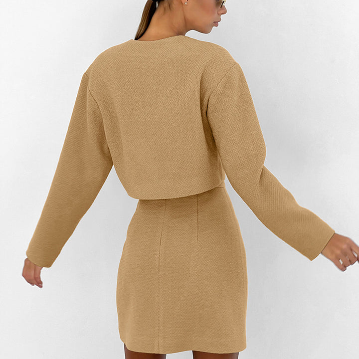 Dame Mode Minikjole med Crop-Jakke og elegante Knapdetaljer Stilla