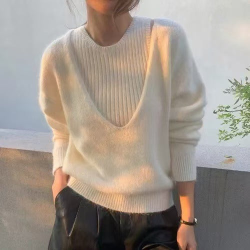 Dame sweater med dyb V-hals og fin rib struktur Stilla