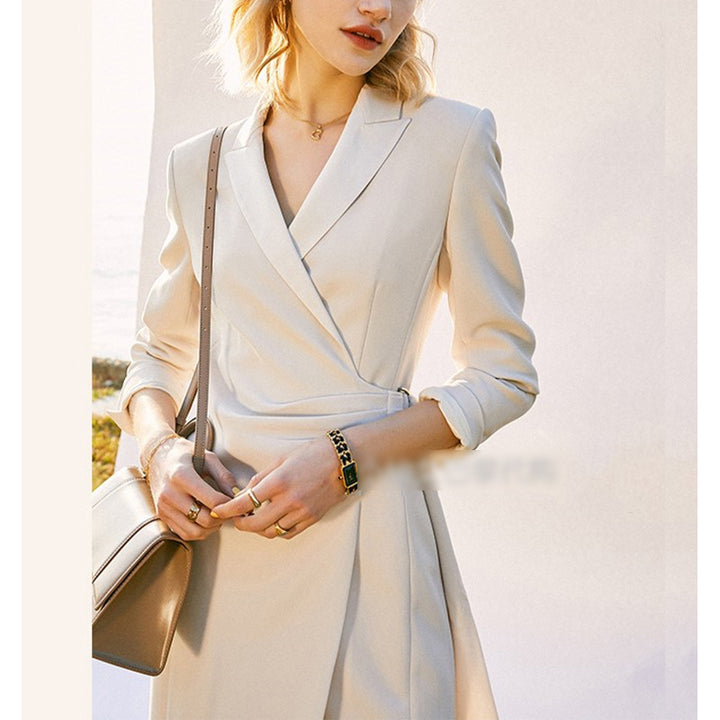 Dame wrap kjole med elegant V-hals og feminin silhuet Stilla