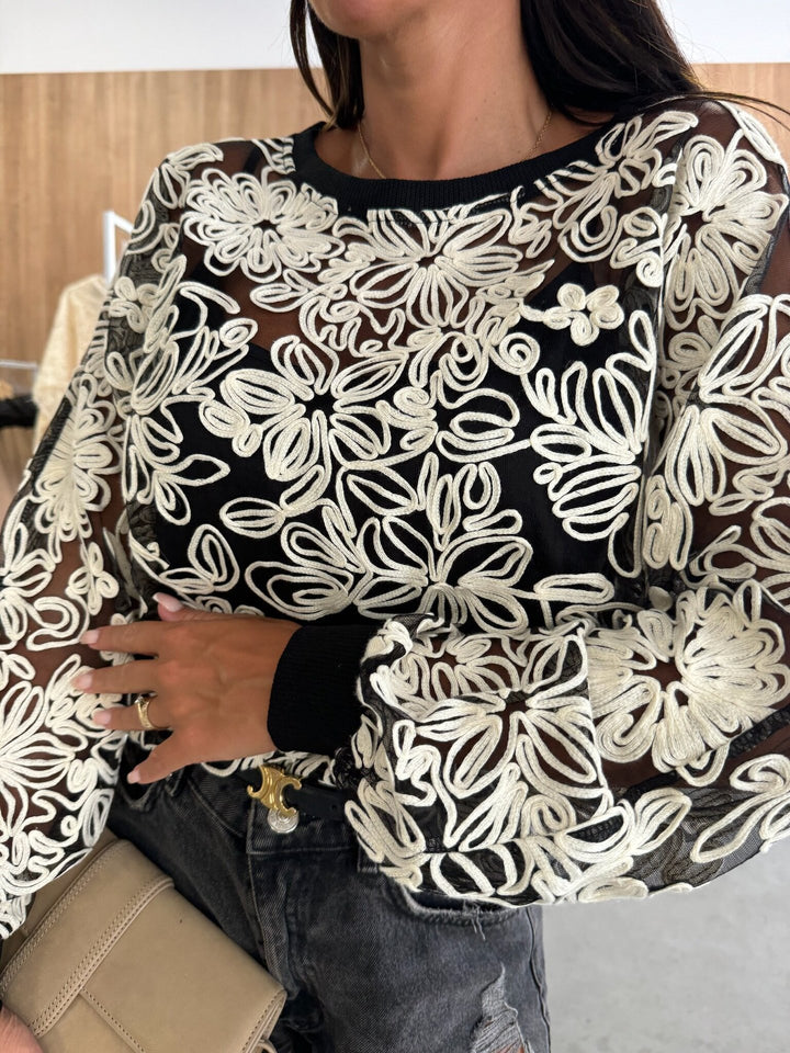 Dame broderet bluse med gennemsigtige ærmer Stilla
