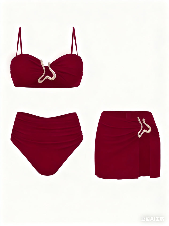 Dame bikinisæt med elegant indpakningsskørt og moderne design Skovae