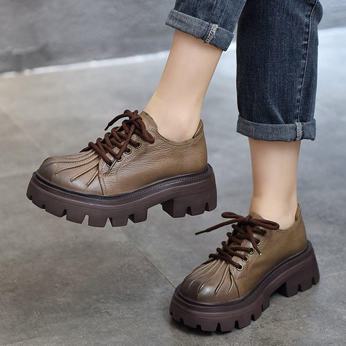 Dame Chunky Sneakers med innovativt rem-design og robust profil Stilla
