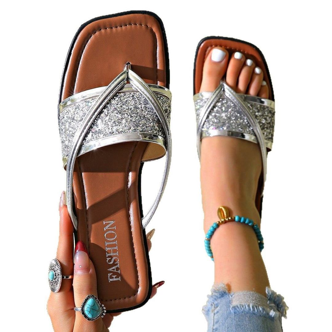 Dame Glitrende Slippers med elegant remdesign og komfortabelt fodseng Stilla