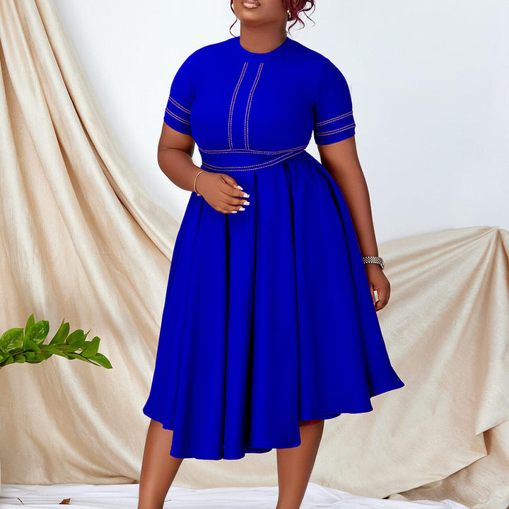 Dame midikjole med elegant snit og svajende skirt Stilla