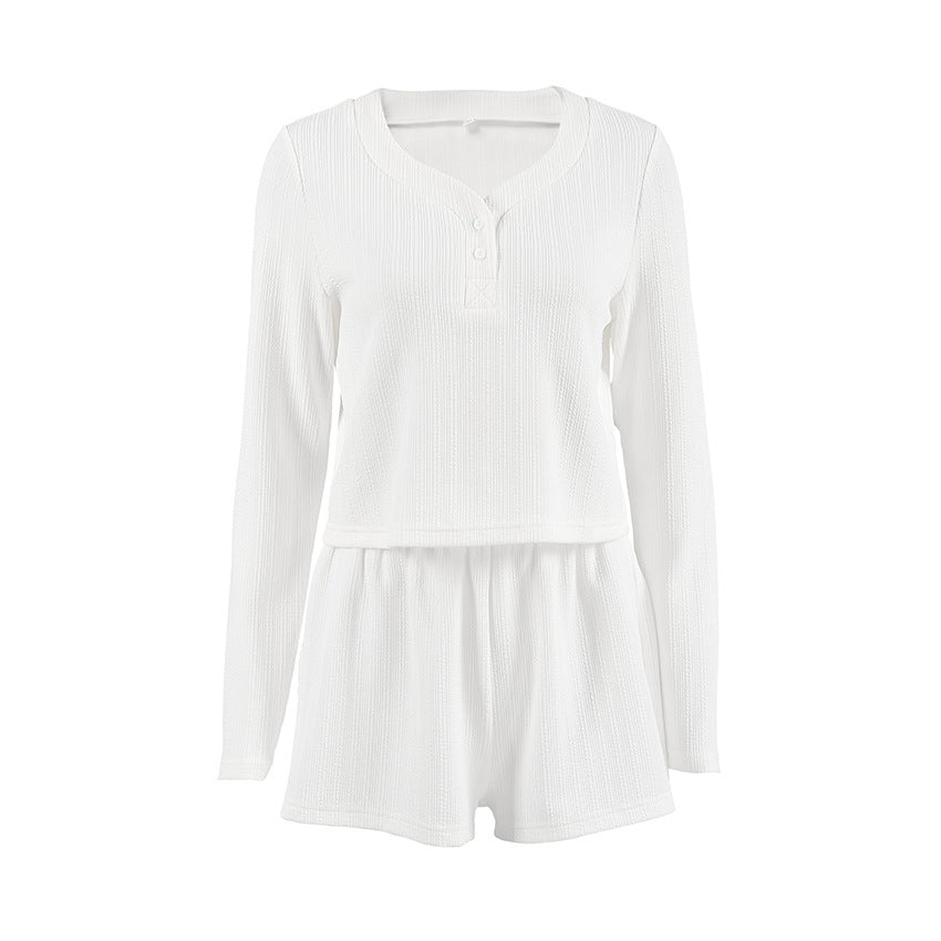 Dame pyjamasæt med langærmet Henley-overdel og løse shorts Stilla