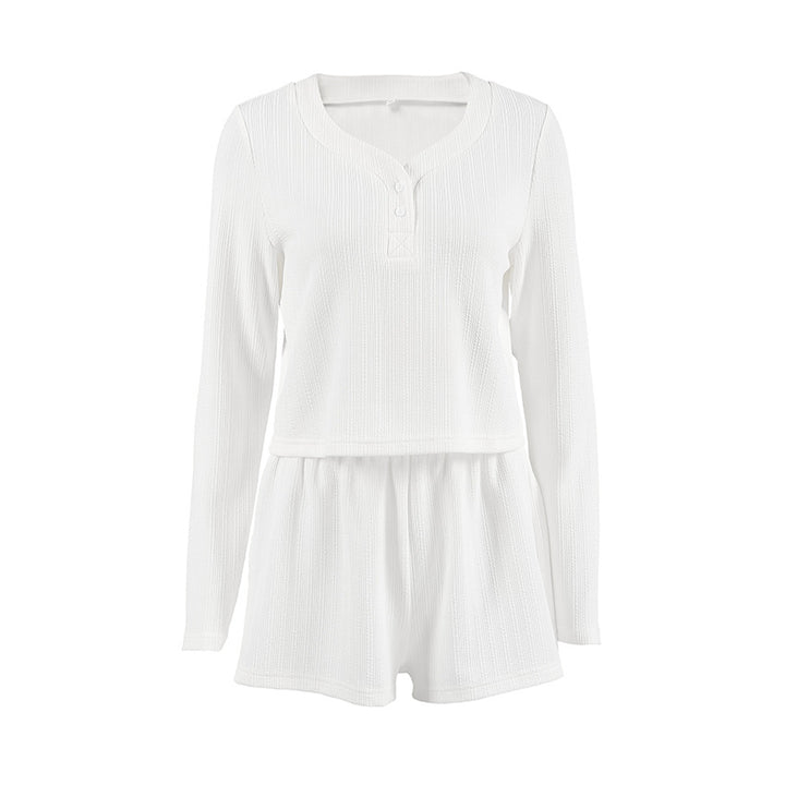 Dame pyjamasæt med langærmet Henley-overdel og løse shorts Stilla