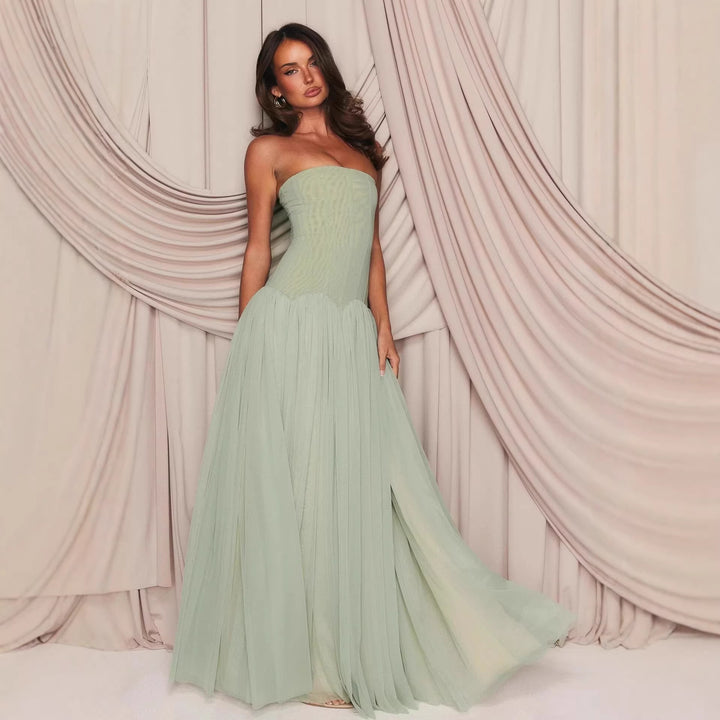 Dame strapless maxikjole med elegant tylskørt og figursyet overdel Skovae