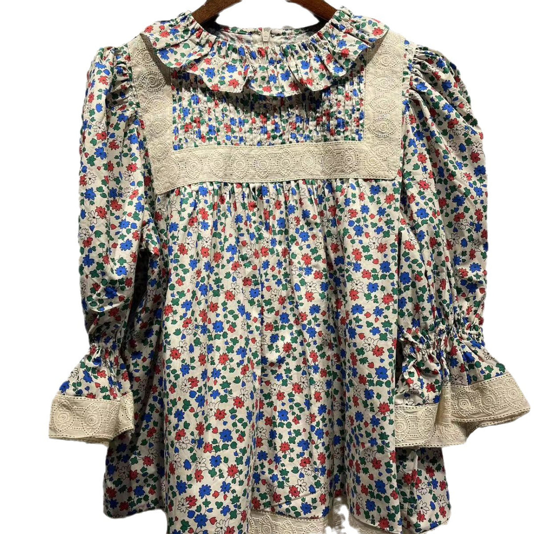 Damebluse med blomsterdesign og spidsdetaljer Stilla