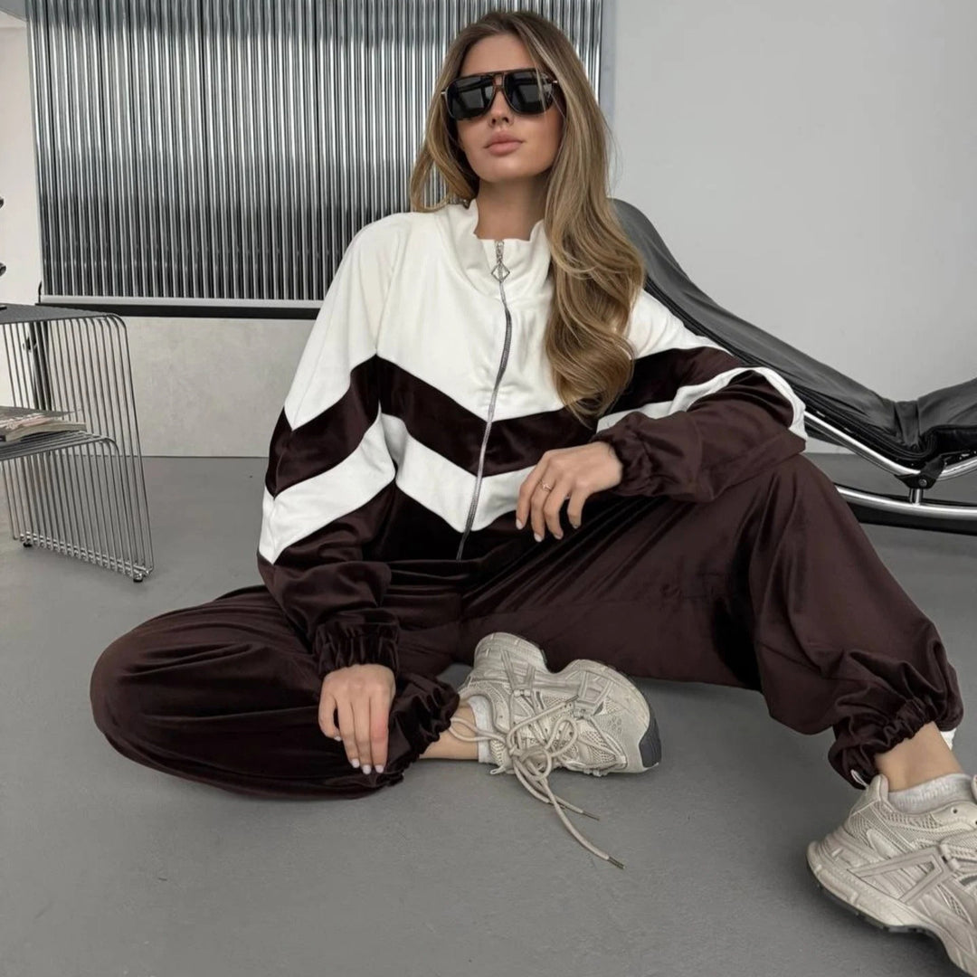Kvinders sporty fløjls tracksuit med elegant lynlås og moderne striber Skovae