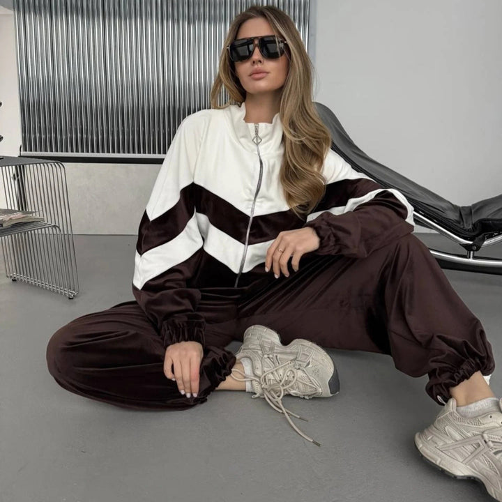 Kvinders sporty fløjls tracksuit med elegant lynlås og moderne striber Skovae