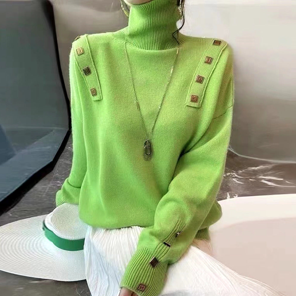 Dame stilfuld rullekrave sweater med dekorative knapdetaljer Stilla