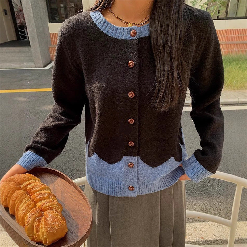 Dame elegant cardigan med farverigt bølgemønster og knapdetaljer Stilla