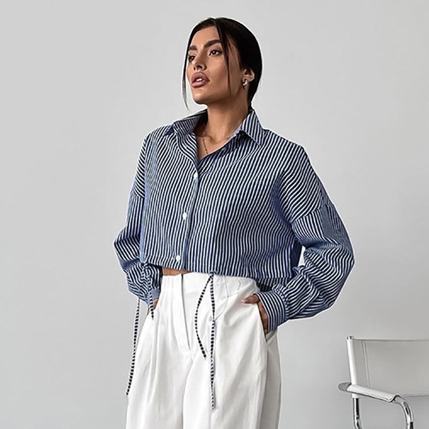 Dame stribet oversized skjorte med taljerbart design Stilla