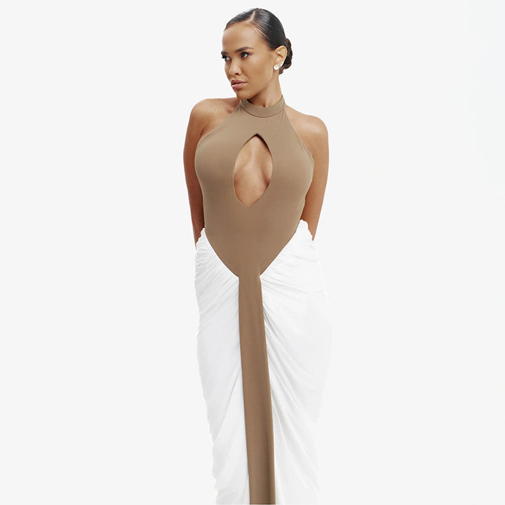 Dame maxikjole med højtstående udskæring og elegant cut-out Skovae