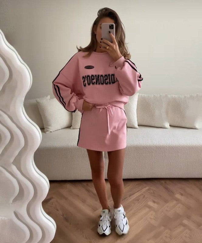 Dame sportkjole i sweatshirt-stil med snoretræk og lange ærmer