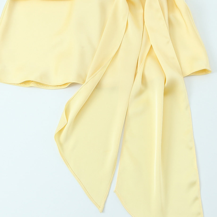 Dame halterneck-top med elegant indpakningsdesign og flydende stof Skovae