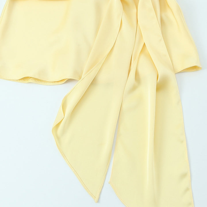 Dame halterneck-top med elegant indpakningsdesign og flydende stof Skovae