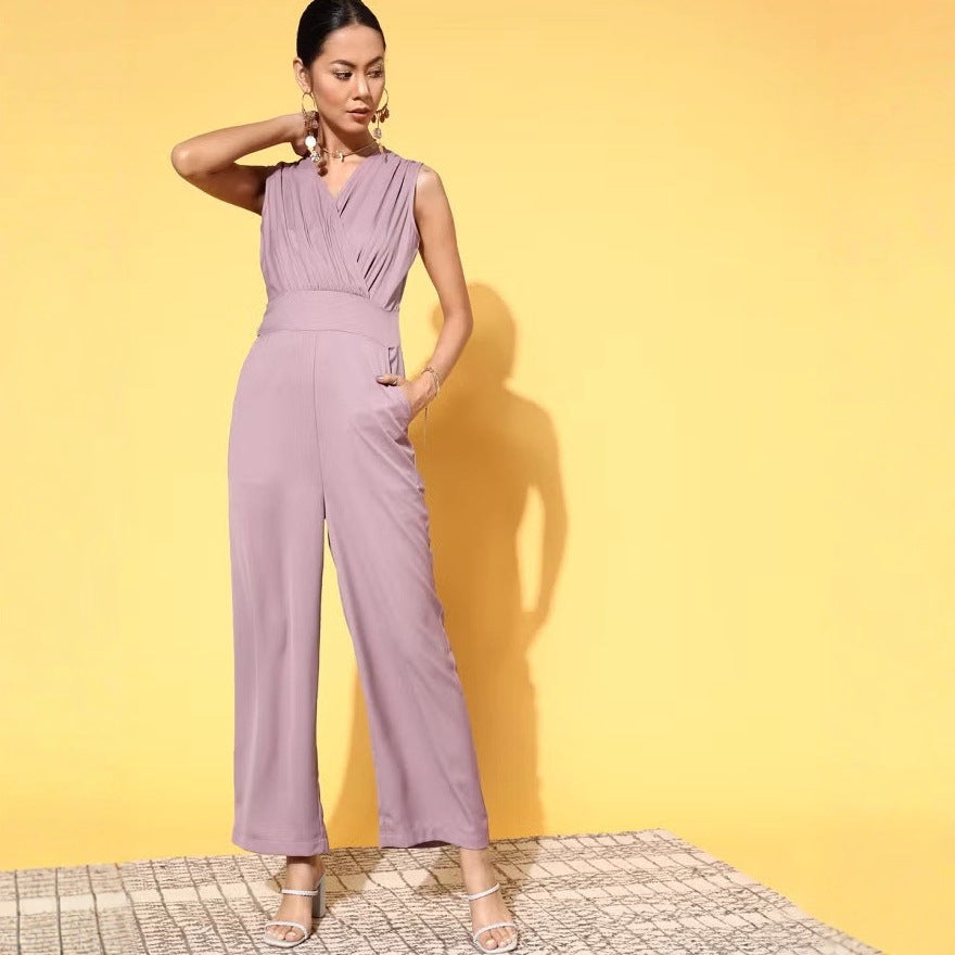 Dame jumpsuit med elegant V-halsudskæring fra Skovae