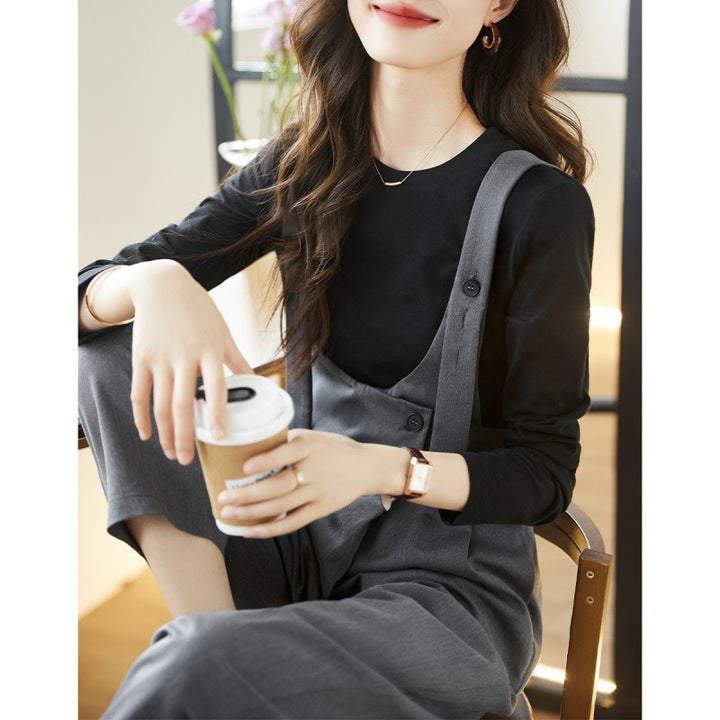 Dame dungaree med elegante knapdetaljer og feminin silhuet Stilla