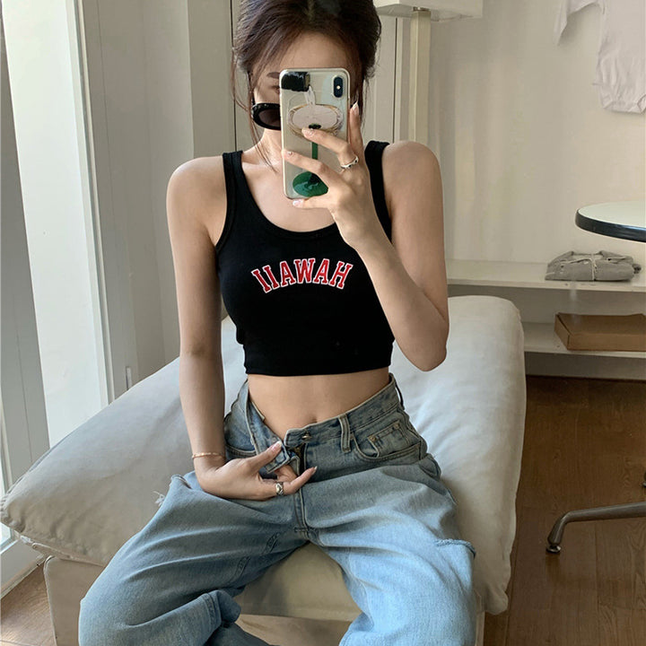 Kvindernes cropped tank top med kreativ lettering og komfortabel pasform