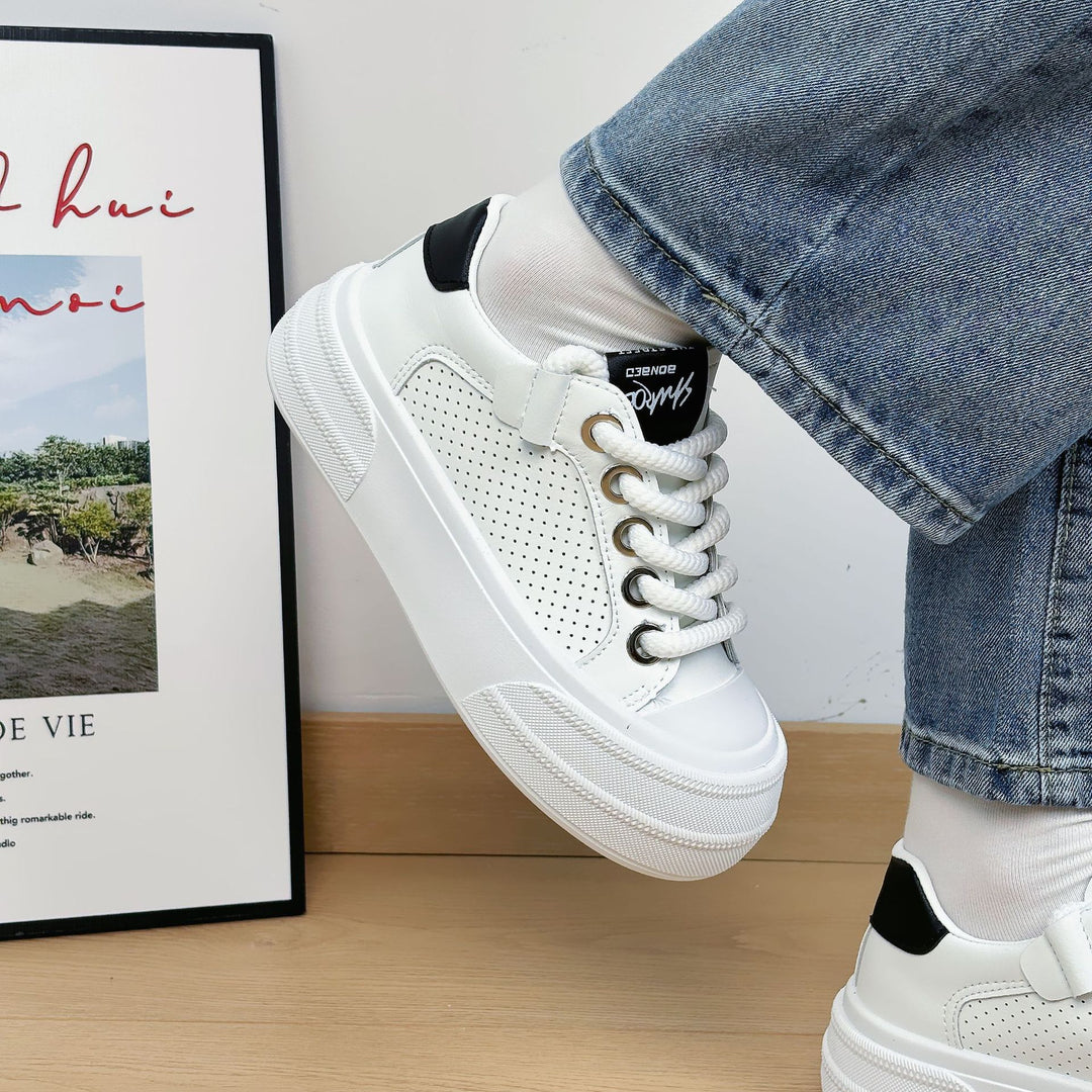 Dame Sneakers i sporty-moderne design med åndbar overfladestruktur og skridsikker sål Stilla