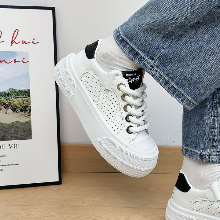 Dame Sneakers i sporty-moderne design med åndbar overfladestruktur og skridsikker sål Stilla