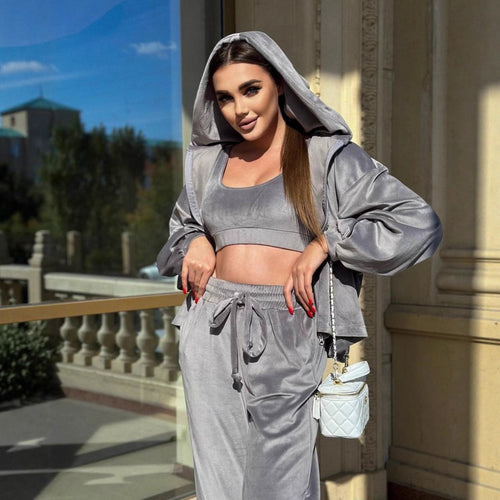 Kvinders sporty loungedragt i fløjllook med cropped top og brede bukser