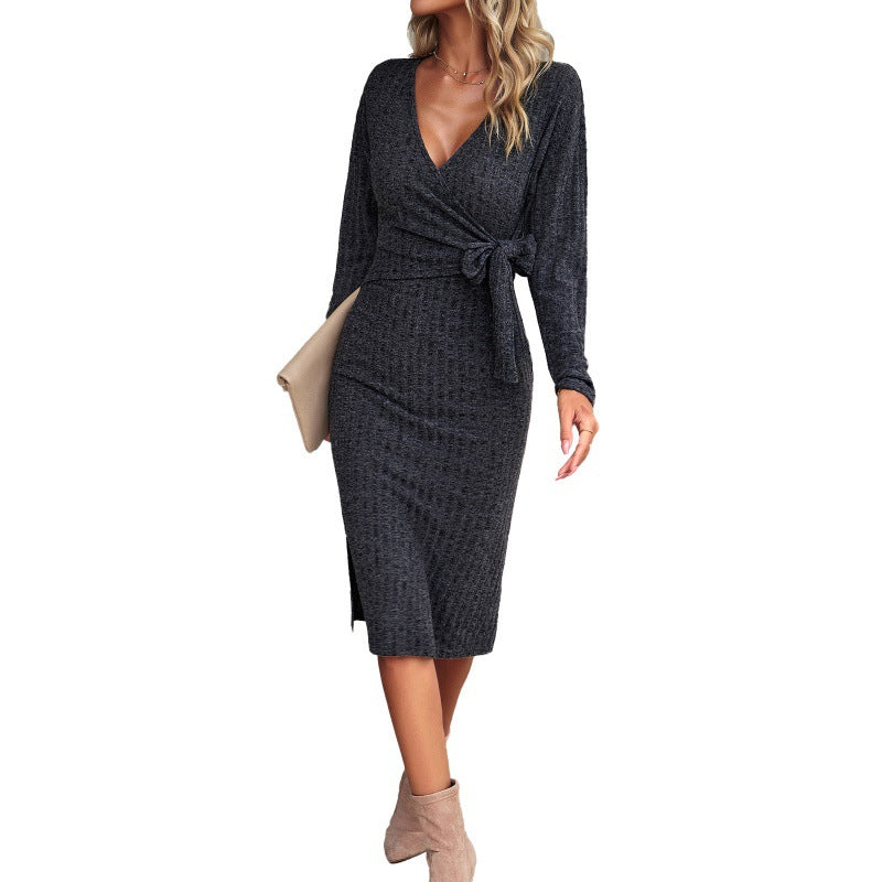 Dame wrap kjole med elegant taljering og smart split Stilla