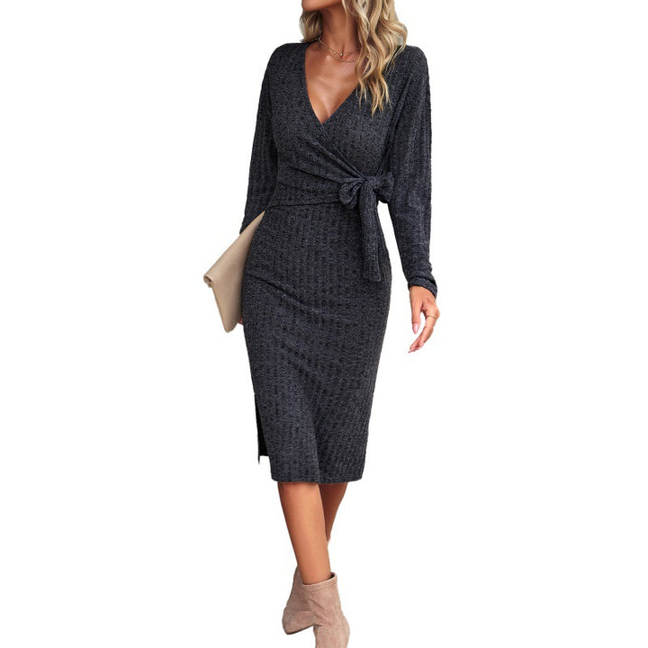Dame wrap kjole med elegant taljering og smart split Stilla