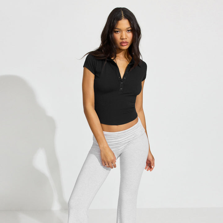 Dame Sports Crop-Top med dekorativ knapdetalje og figursyet snit Stilla