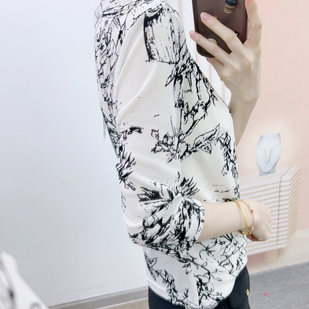 Damebluse med blomsterprint og elegant ståkrave Stilla