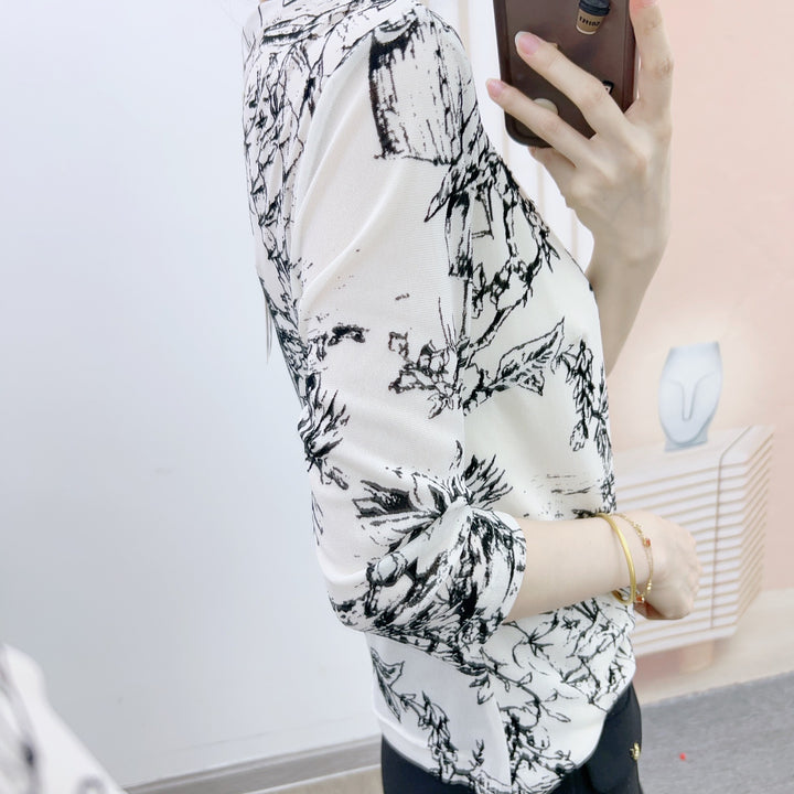 Damebluse med blomsterprint og elegant ståkrave Stilla