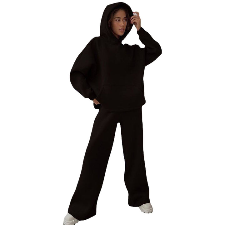 Kvinders afslappede hoodie og joggers look Skovae