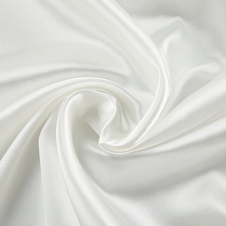 Dame Satin-nattøjsæt med voluminøse flæsedetaljer og elegant spidsudsmykning Stilla