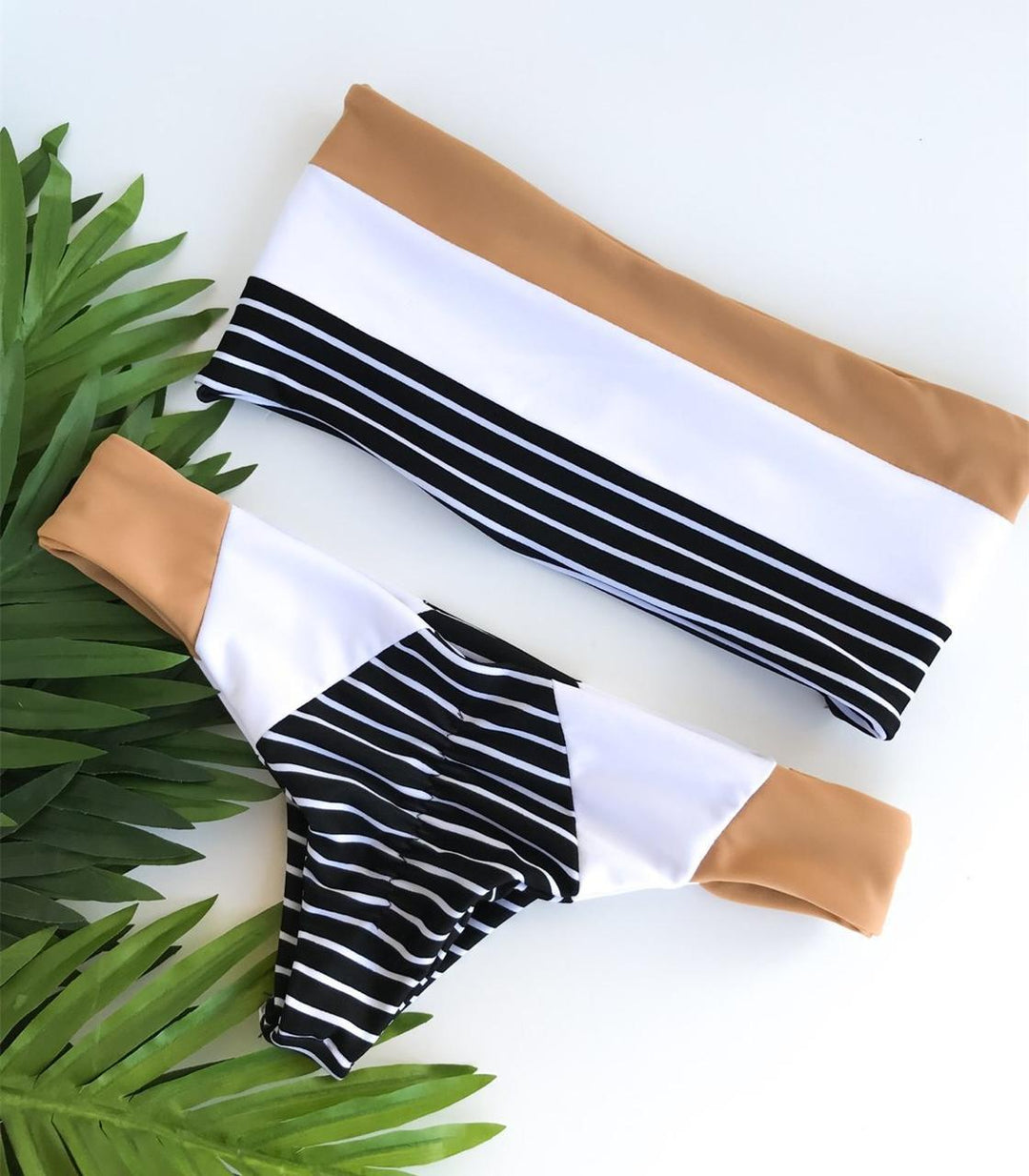 Dame bandeau bikini med trendy stribemønster Skovae