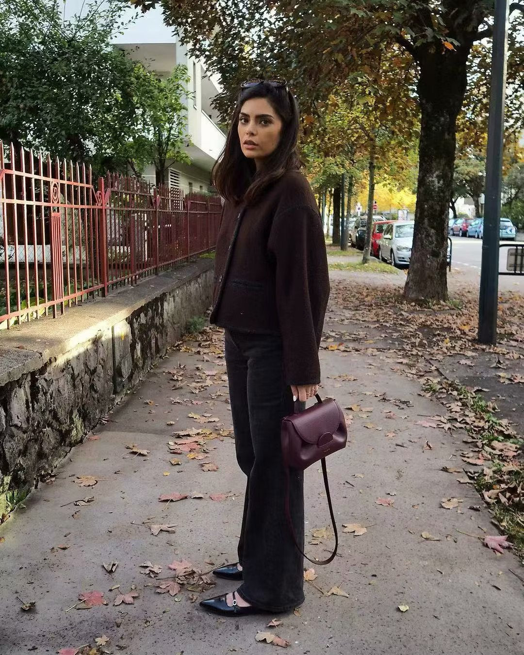 Kvinders Fashion Jakke med Elegante Knapdetaljer og Kontrast Sømme Stilla