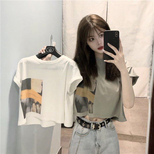 Kvinders Crop T-Shirt med Kreativ Grafisk Print Skovae