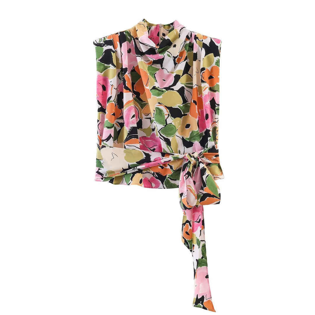Damebluse med blomstermotiv og elegant knytning Skovae