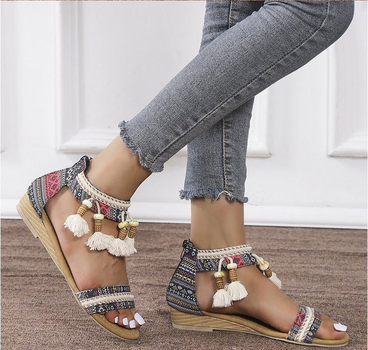 Dame Moda-sandaler med glade frynse-detaljer og komfortabel kile-sål Stilla