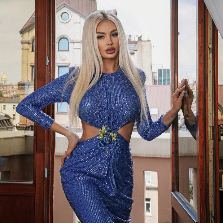 Dame Glamourøst Aftenkjole med glitrende pailletter og innovative draperingsdetaljer Skovae
