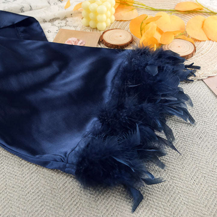 Dame Satin-nattøj med elegante fjeraccentuer Stilla