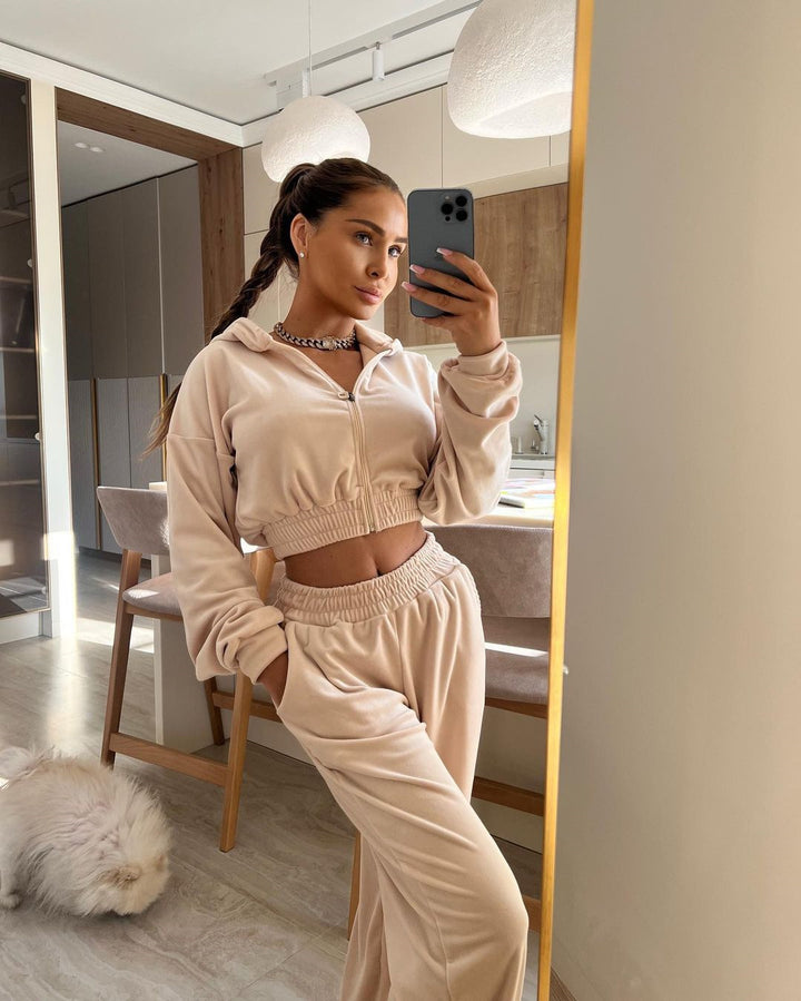 Kvinders sporty lounge sæt med cropped top og bred talje Skovae