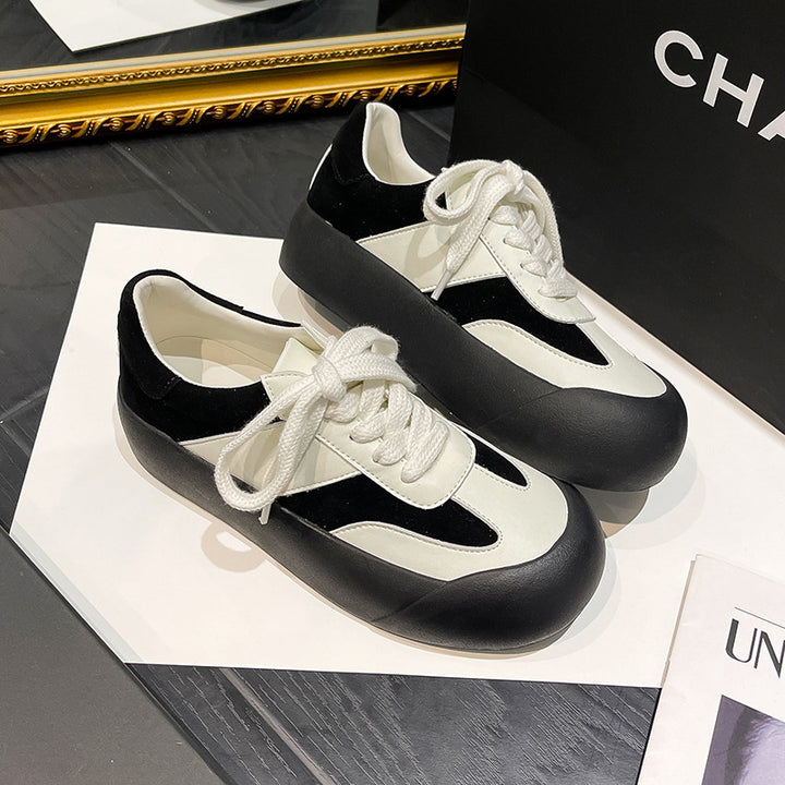 Dame Plateau Sneakers med moderigtigt overmateriale og ergonomisk sål Stilla